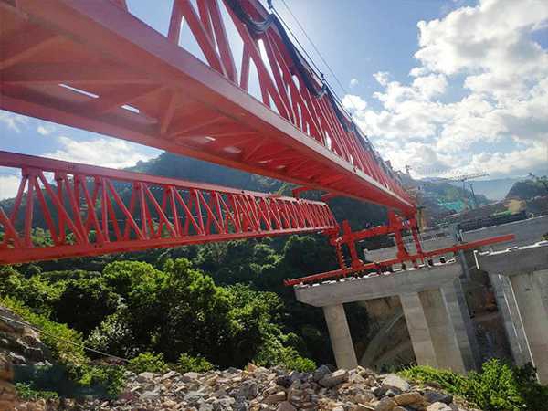 不同吨位的四川资阳架桥机能够安全地操作和搬运多重的梁？